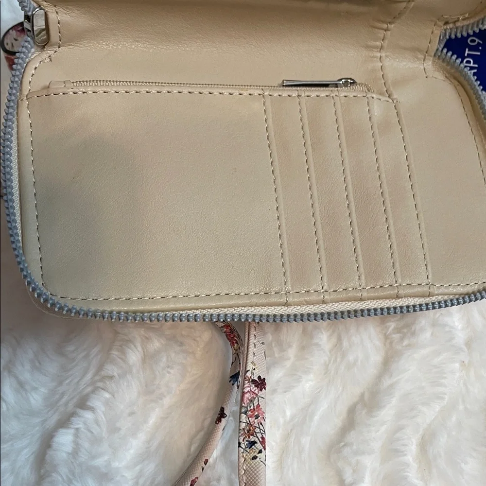 NWT Crossbody Phone & Wallet